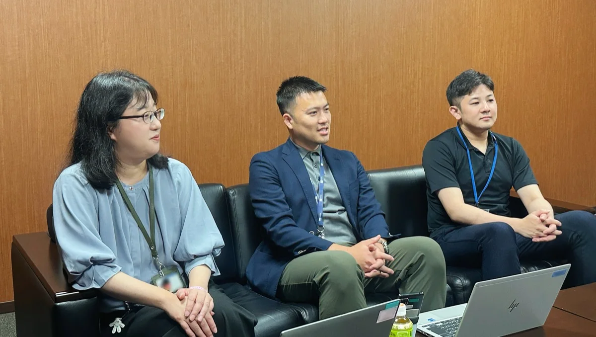 インタビューの様子。左から株式会社荏原製作所 大木 史 氏、鄙里 正太郎 氏、株式会社クラウドネイティブ 大須賀 謙太